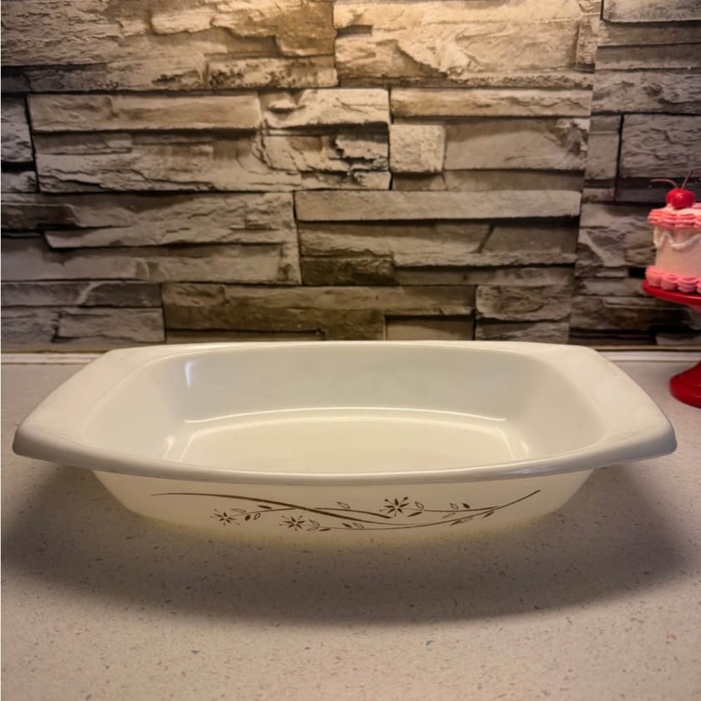 Pyrex Golden Honeysuckle Casserole Dish